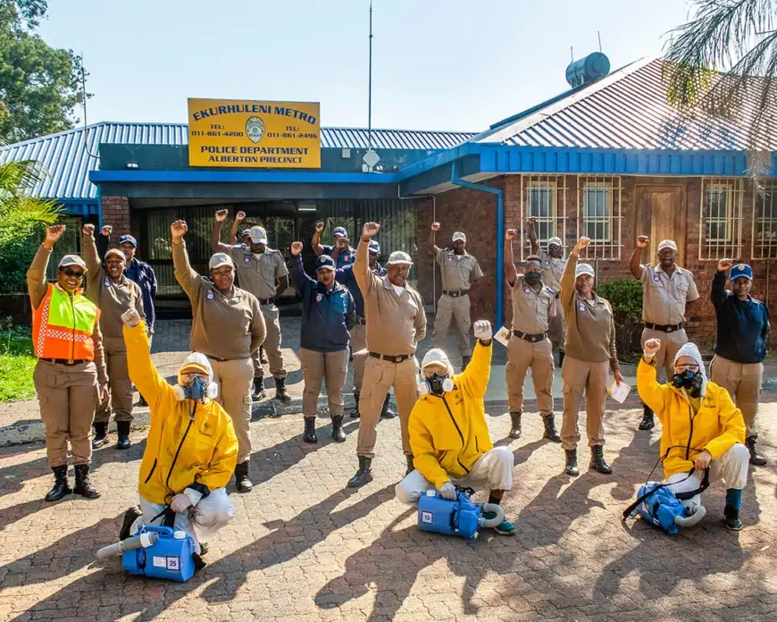 Борьба с пандемией в ЮАР: как волонтёры помогали полиции, пожарным и пожилым